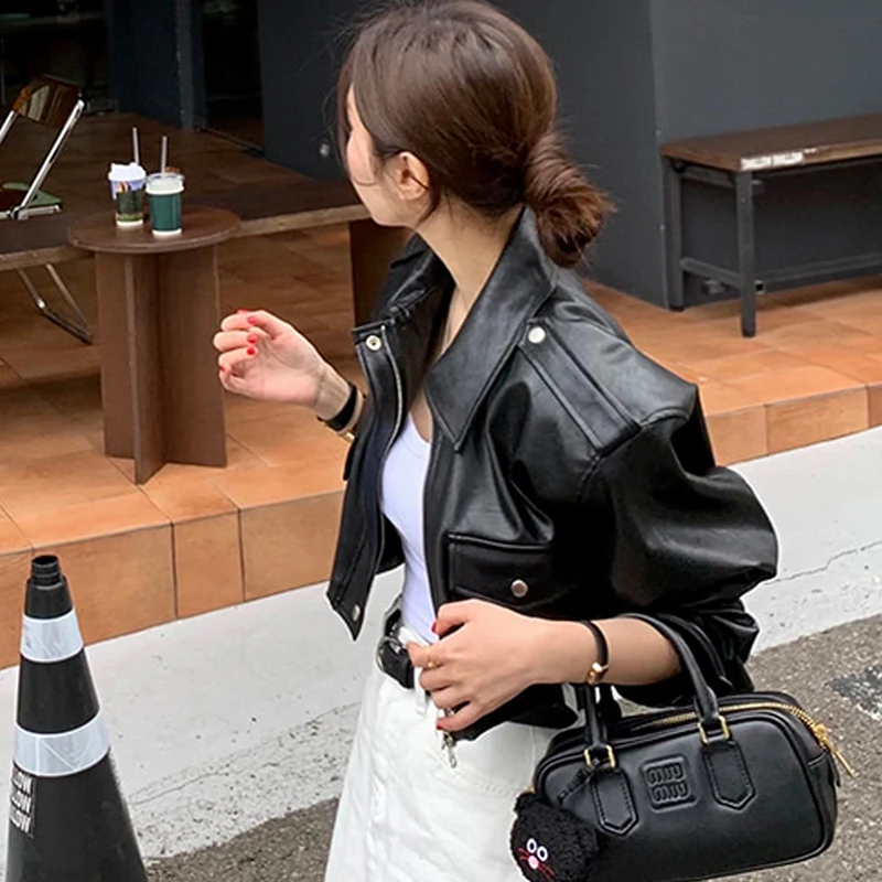 ربيع المرأة الكورية ضئيلة قصيرة فو بولي Leather سترة جلدية الشارع الشهير موضة التلبيب جيوب كبيرة طويلة الأكمام الإناث السائق سترة معطف