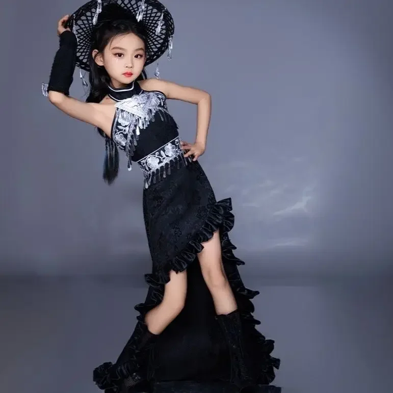 

Детский костюм, юбка со шлейфом, одежда китайских этнических меньшинств, черное платье для подиума, костюм для показа мод для девочек, комплект черного платья