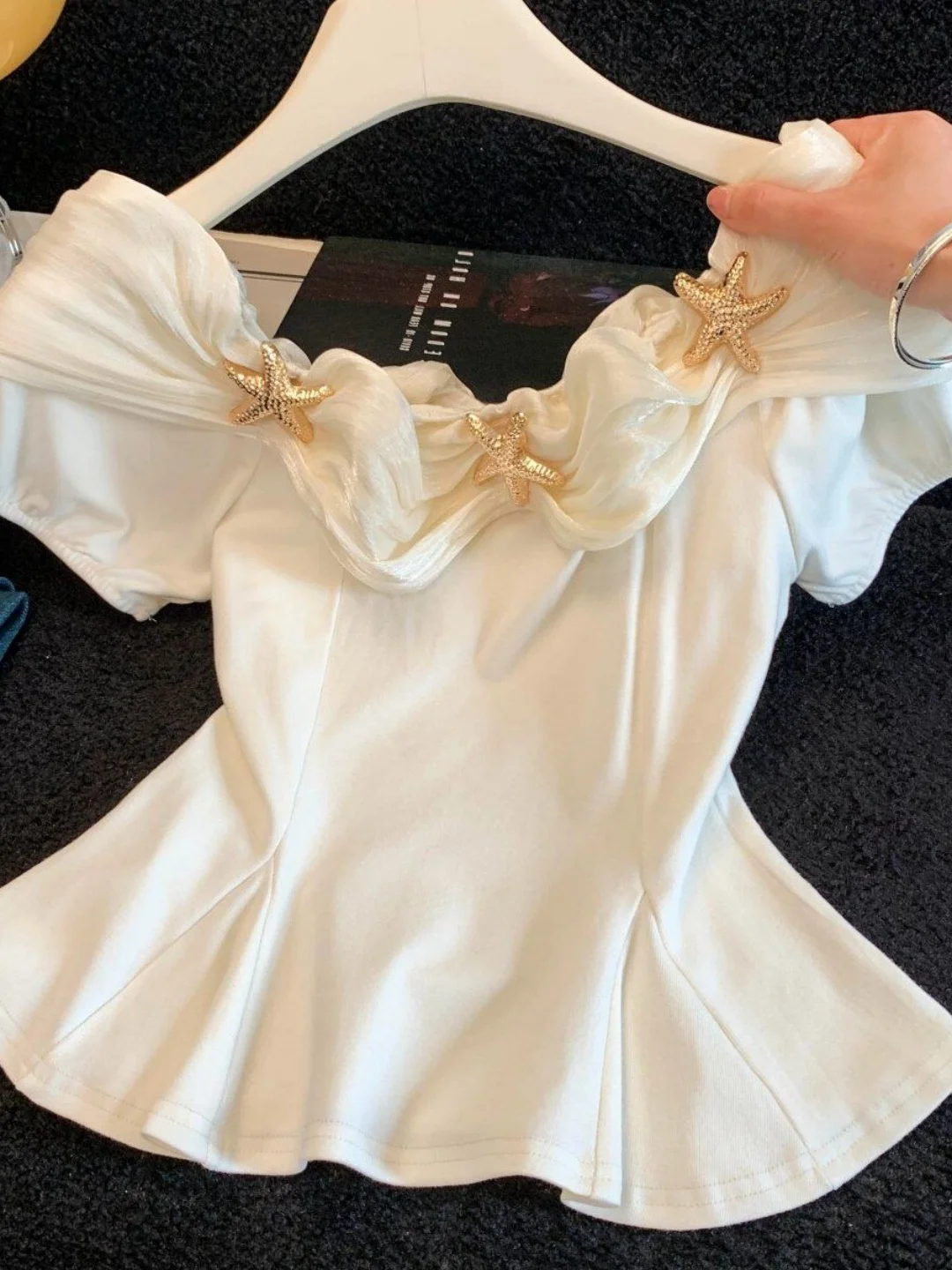 

Elegant Shoulder Bared Shirt Women's Slim Fit Short Sleeve Top Waist Cinched Summer New Style Fashionable Chinese Made T-Shirt