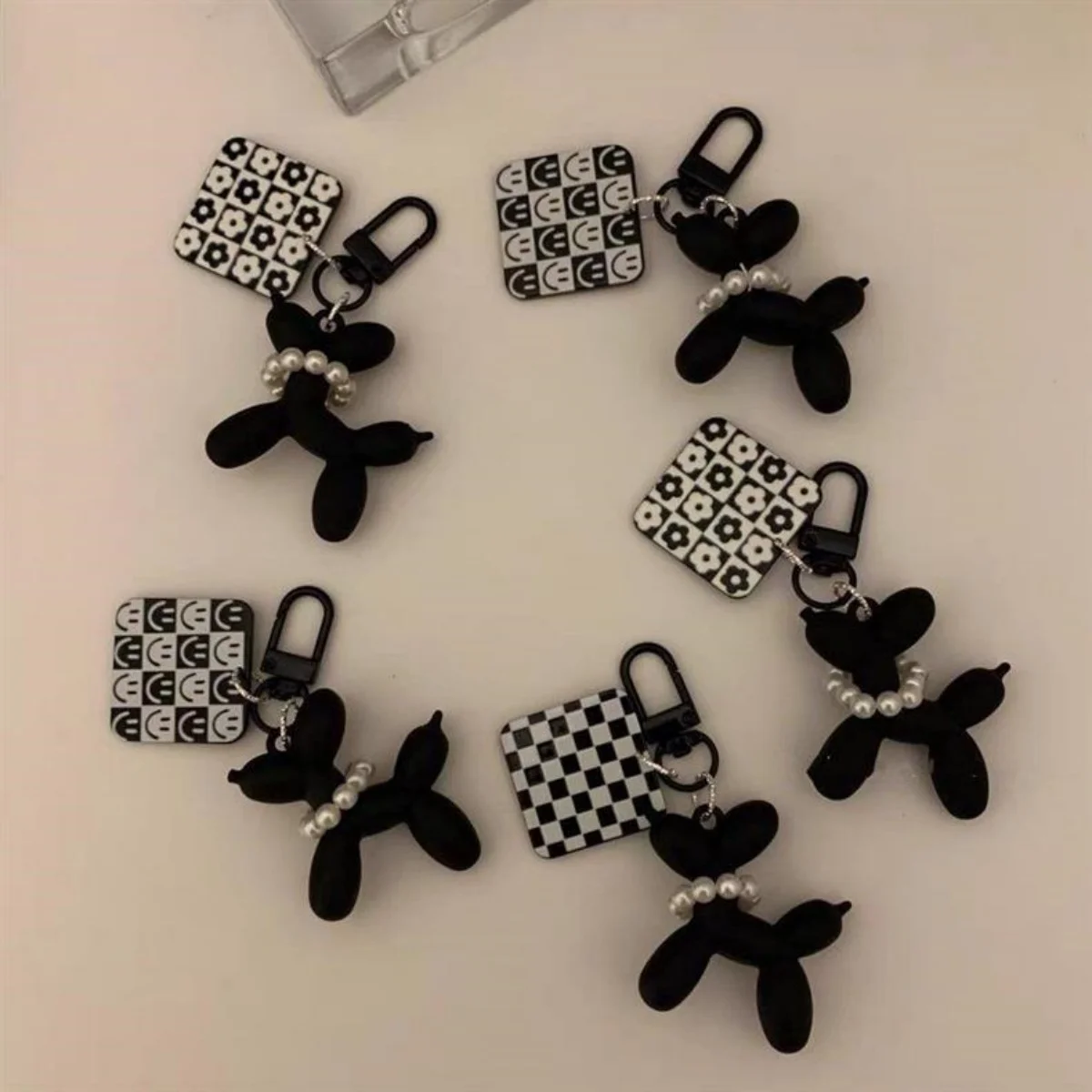Cool Acrylic Cartoon Balloon Dog Keychains Black Color Heart Flower Pendant Phone Chain Key Buckle Accessories Bag Pendant Toys image 3