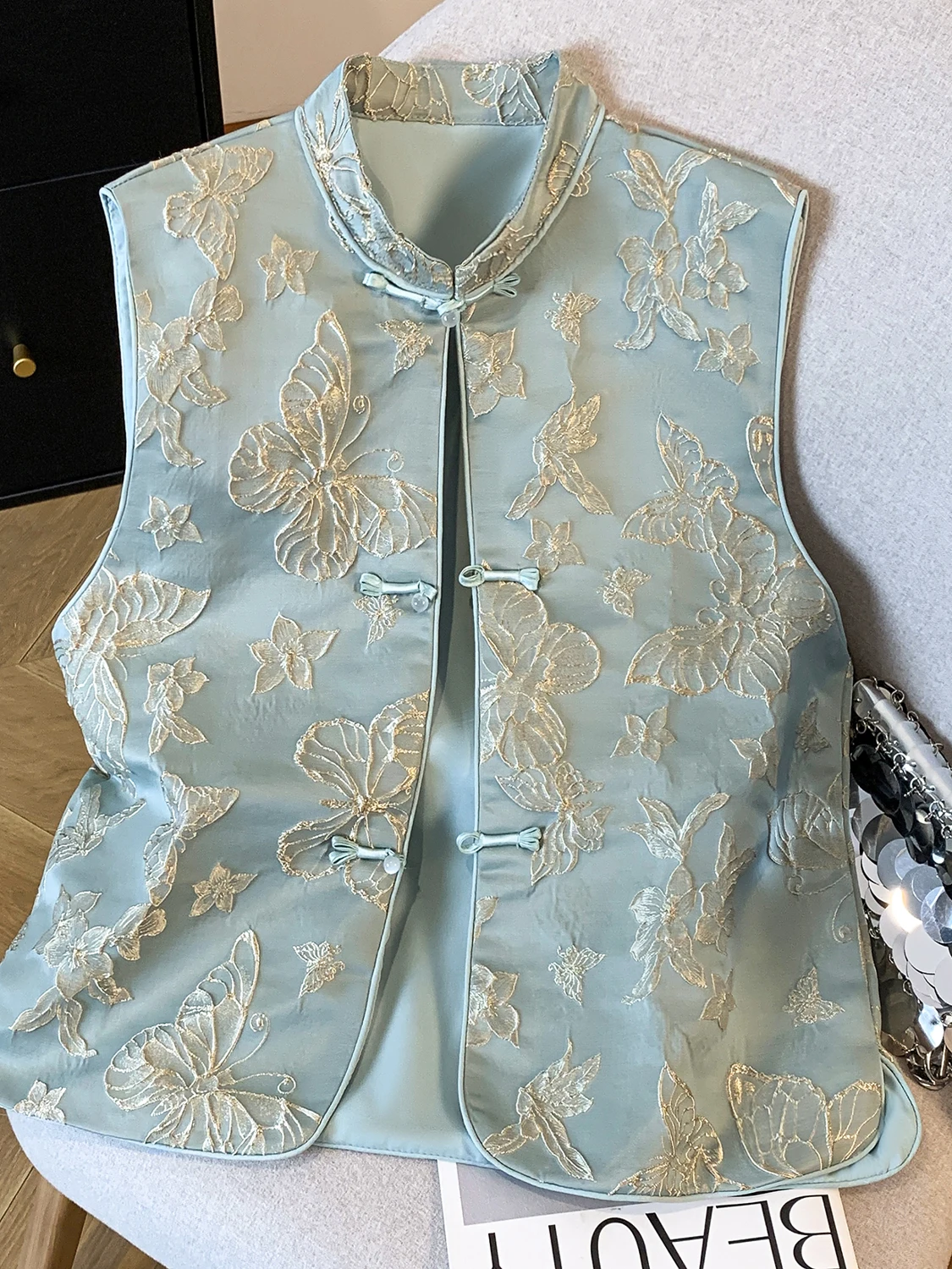 

New Chinese Sle Heavyweight Embroidered Vest Women's Summer 2025 Retro Button up Stand Collar oulder Top