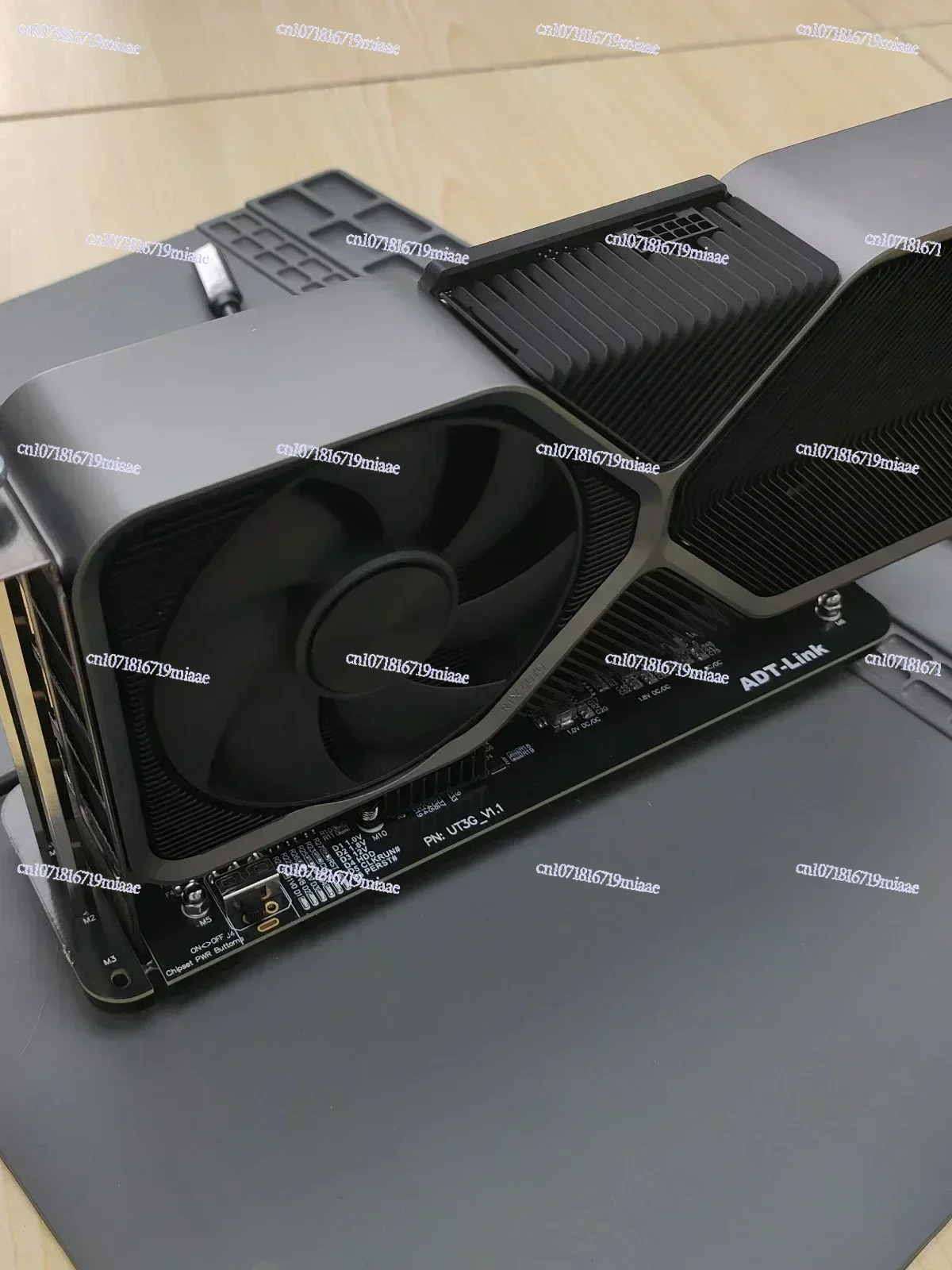 بطاقة رسومات الكمبيوتر المحمول ADT UT3G الخارجية إلى محطة إرساء USB4 PCIe4.0x4 المتوافقة مع Raiden 3