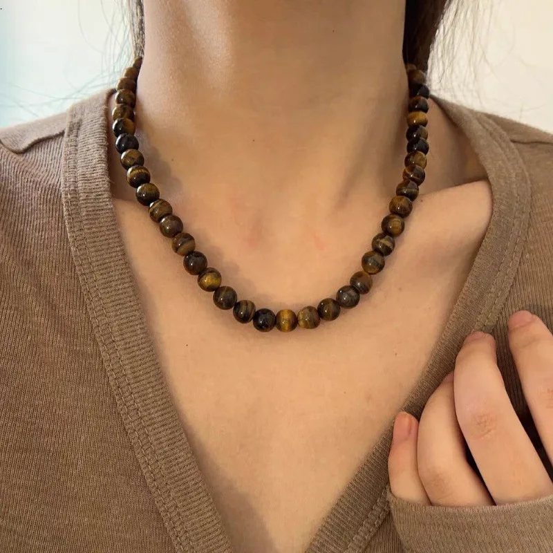 

Heavy Industry Natural Tiger's Eye Stone Necklace French Premium Niche 2026 New Retro Beaded Clavicle Chain Design Sense