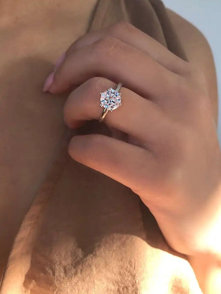 

Elegant Cubic Zirconia Solitaire Ring For Women Wedding Engagement