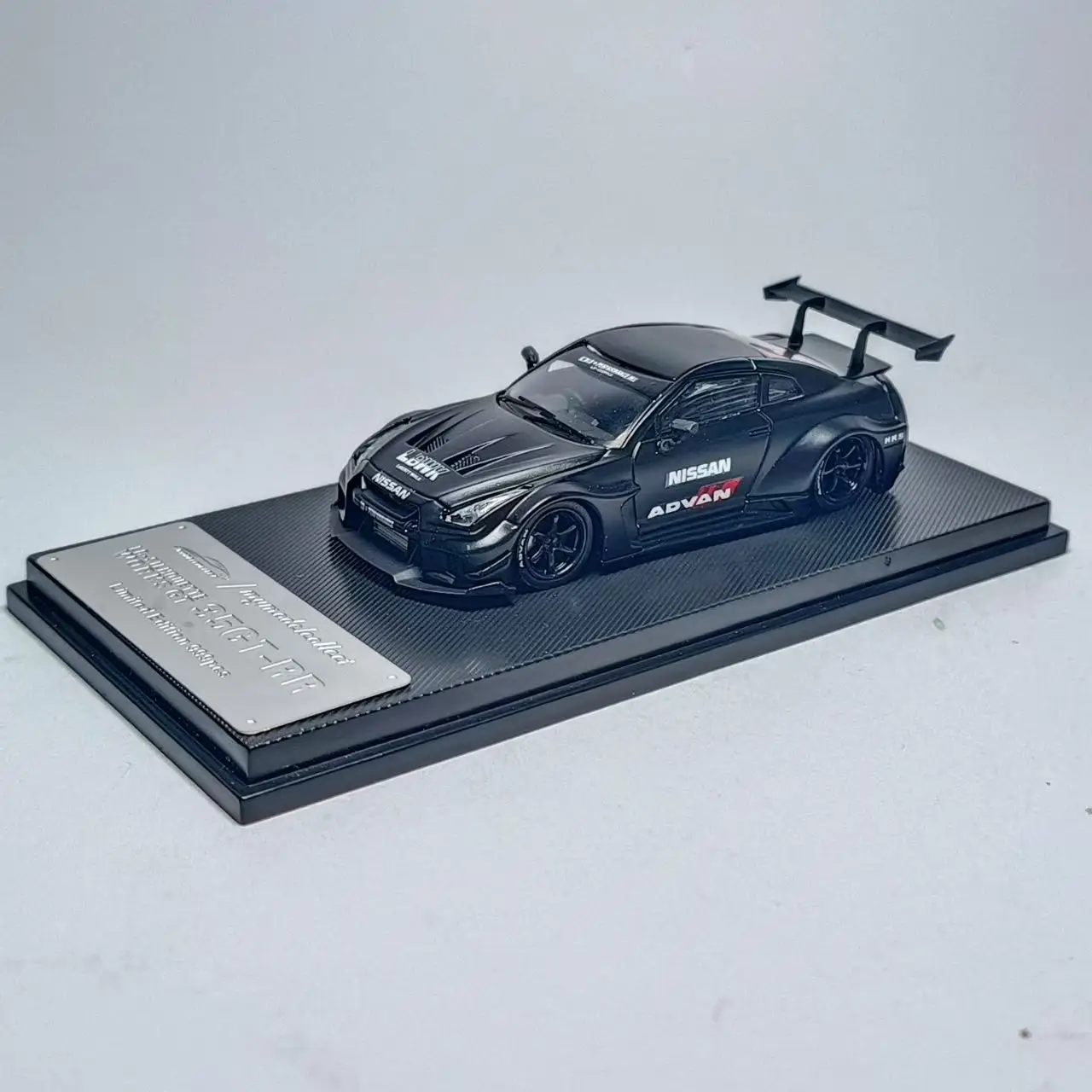 Pre-order *MC 1:64 Skyline GTR R35 advan Alloy Car Model * shipped in April