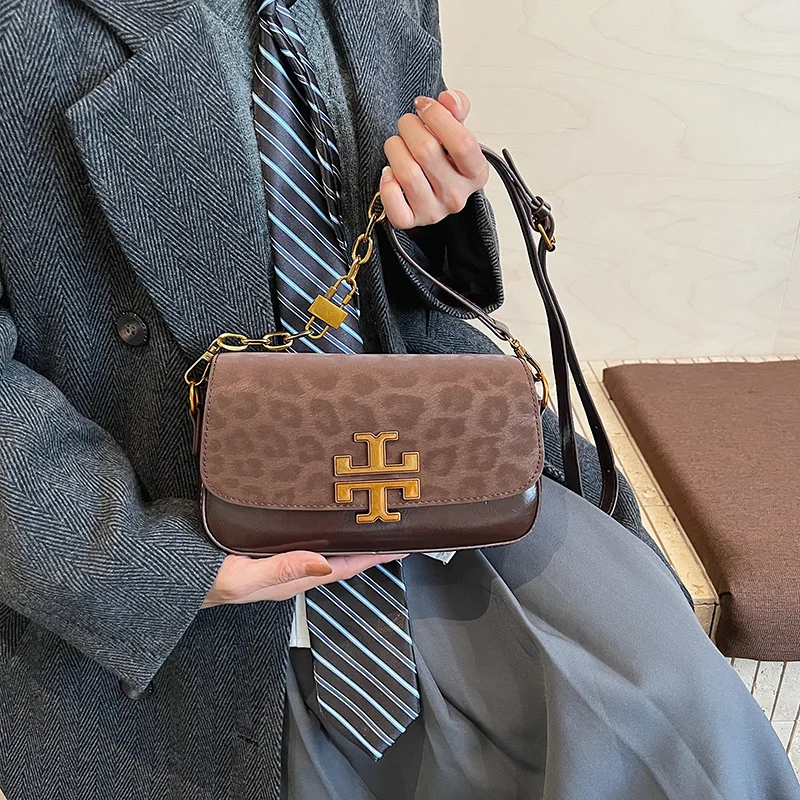 

2024 Fashion Shoulder Bag for Women Unique Crossbody Purse with Top Handle Minimalist Designer Bag for Office Work, Versatile