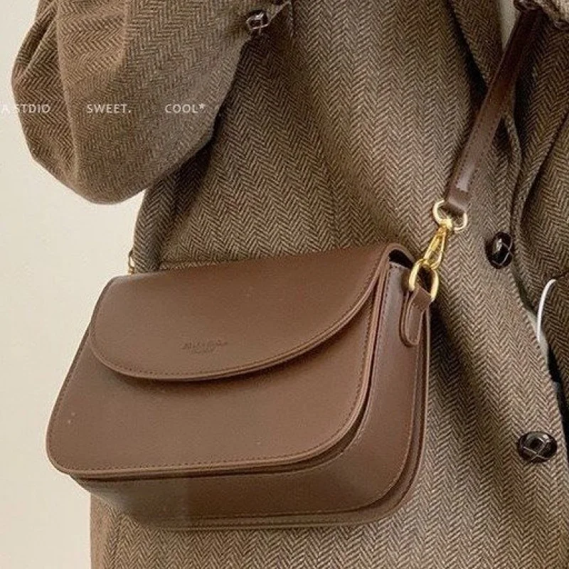 

Women's Shoulder Bag With Velvet Leather Casual Vintage Popular Lasting Spacious Soft Modern Style