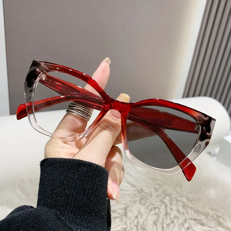 Retro Cat-Eye Photochromic Glasses Trendy Color-Blocking Anti-Blue Light Eyewear High-Definition Comfortable Eyeglasses