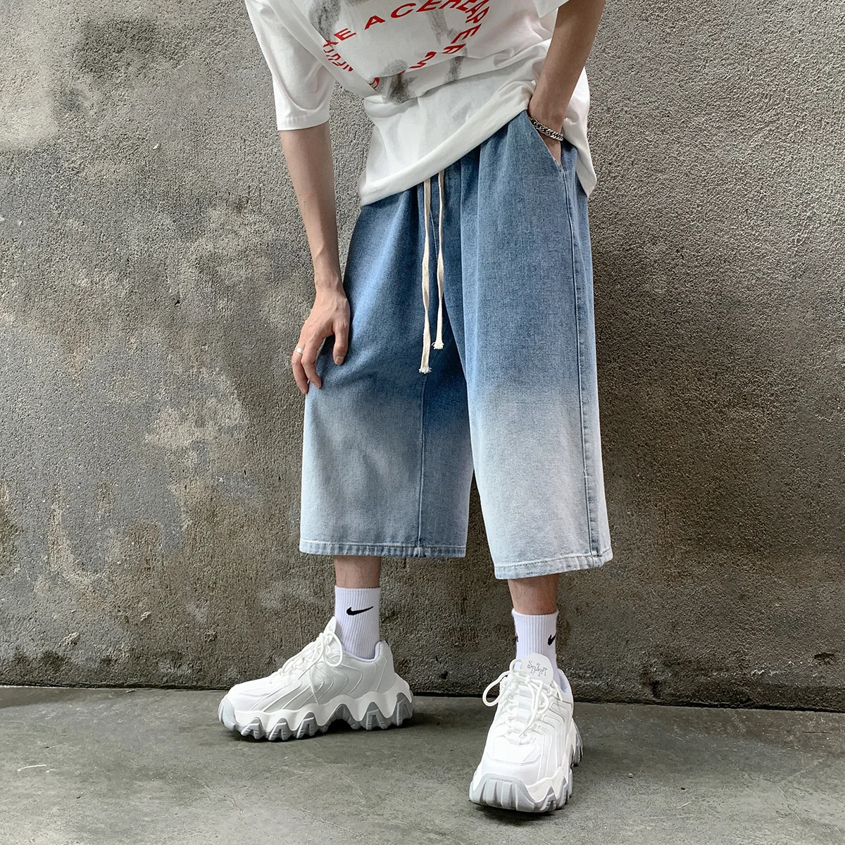 

Korean Fashion Men Gradient Denim Shorts Wide Leg Jorts Jeans Man Summer Streetwear Oversize Casual Baggy Jeans Shorts