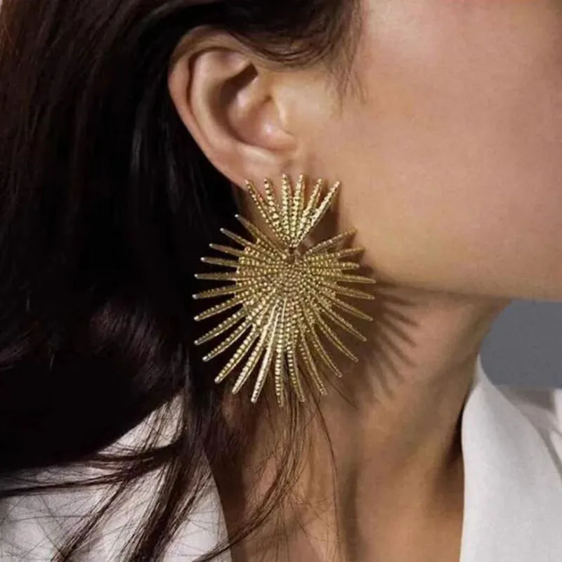 Big Fan-shaped Exaggerated Gold Color Earrings For Women Earing Jewelry 2024 Trending New Vintage Women's Heart Drop Earrings