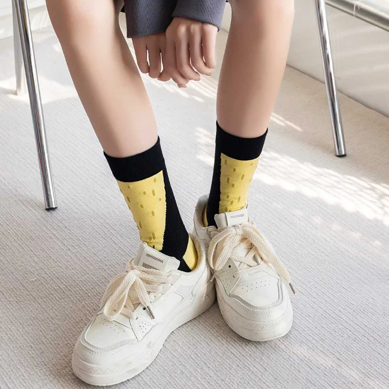 2/4 ペア男性女性面白いアヒルの足パターンミッドチューブソックスファッショナブルなプリント吸汗通気性オールシーズンカジュアルソックス