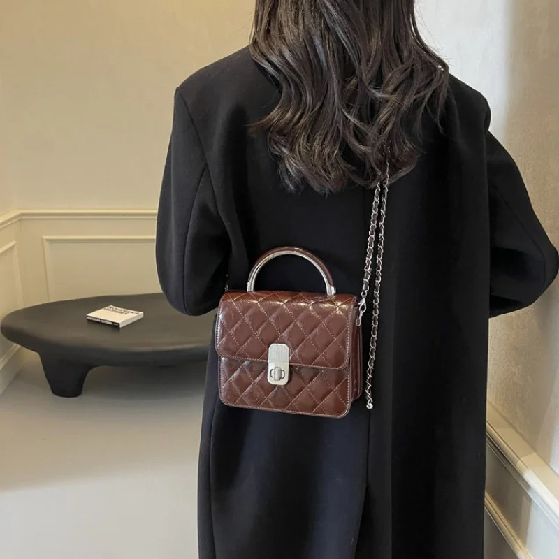 

trendy crossbody bag with chain women pu leather elegant design small square 2025 spring party dating bag