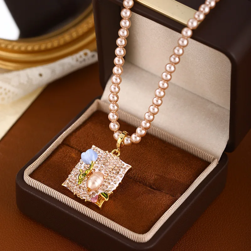 

2026 Новое женское ожерелье, кулон из натурального жемчуга с геометрическим металлом, длина короткой цепочки, застежка-лобстер