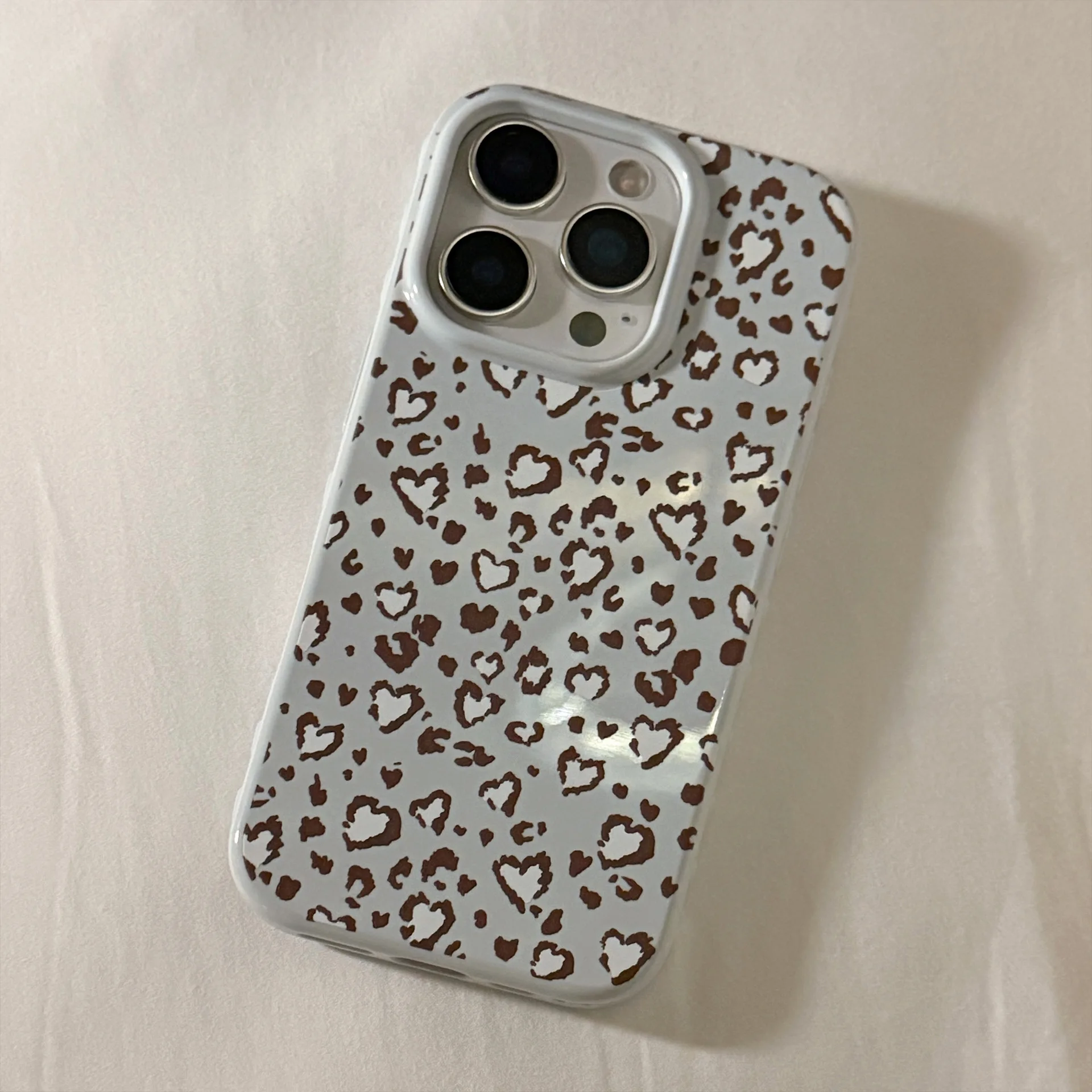 Stilvolle Retro-blaue Leopardenmuster-Liebesherz-weiche Handyhülle für iPhone 16, 15, 14, 13, 12, 17, Pro Max, stoßfeste Schutzhülle