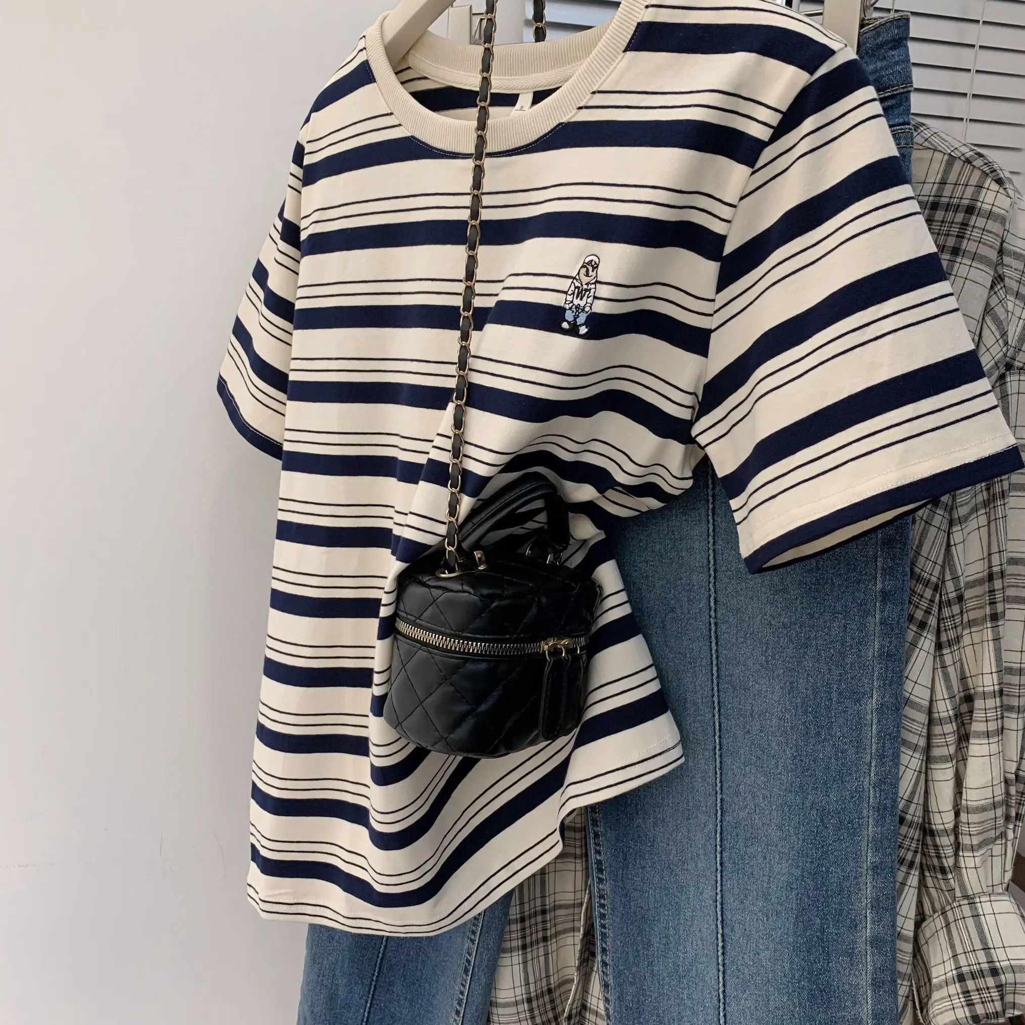 

Women's Stripe round Neck Short Sleeve T-Shirt Fashionable Loose Base Shirt Spring Summer New Arrival Commute Style Artistic