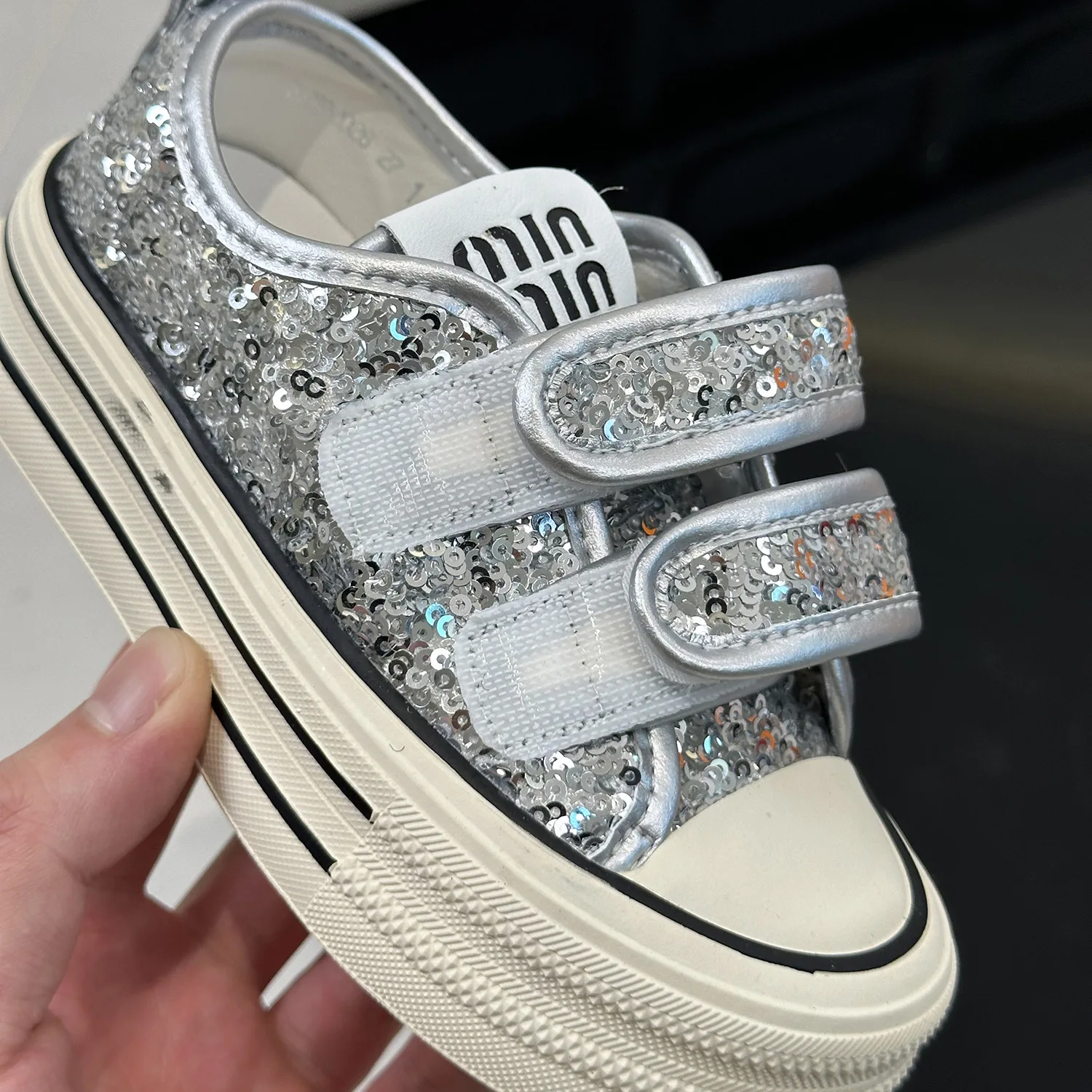 Trend dla dzieci na co dzień na platformie leniwe buty dla dzieci modne cekiny Bling Sneakers haczyk i pętla chłopcy dziewczęce płaskie sportowe buty