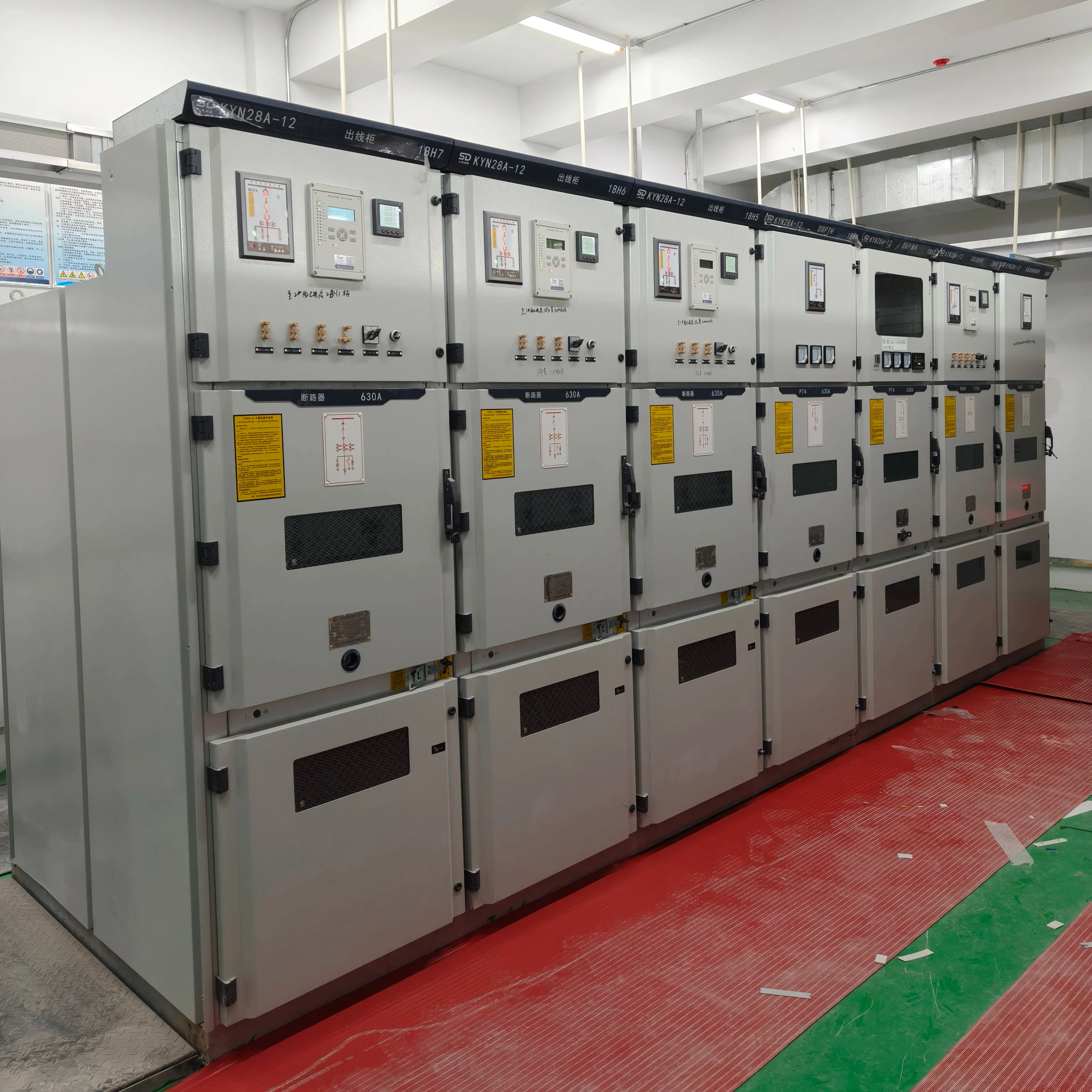 

12kV 24kV 33kV 40.5kV Air Insulated Medium Voltage Switchgear With VCB Metal Clad Withdrawable Design