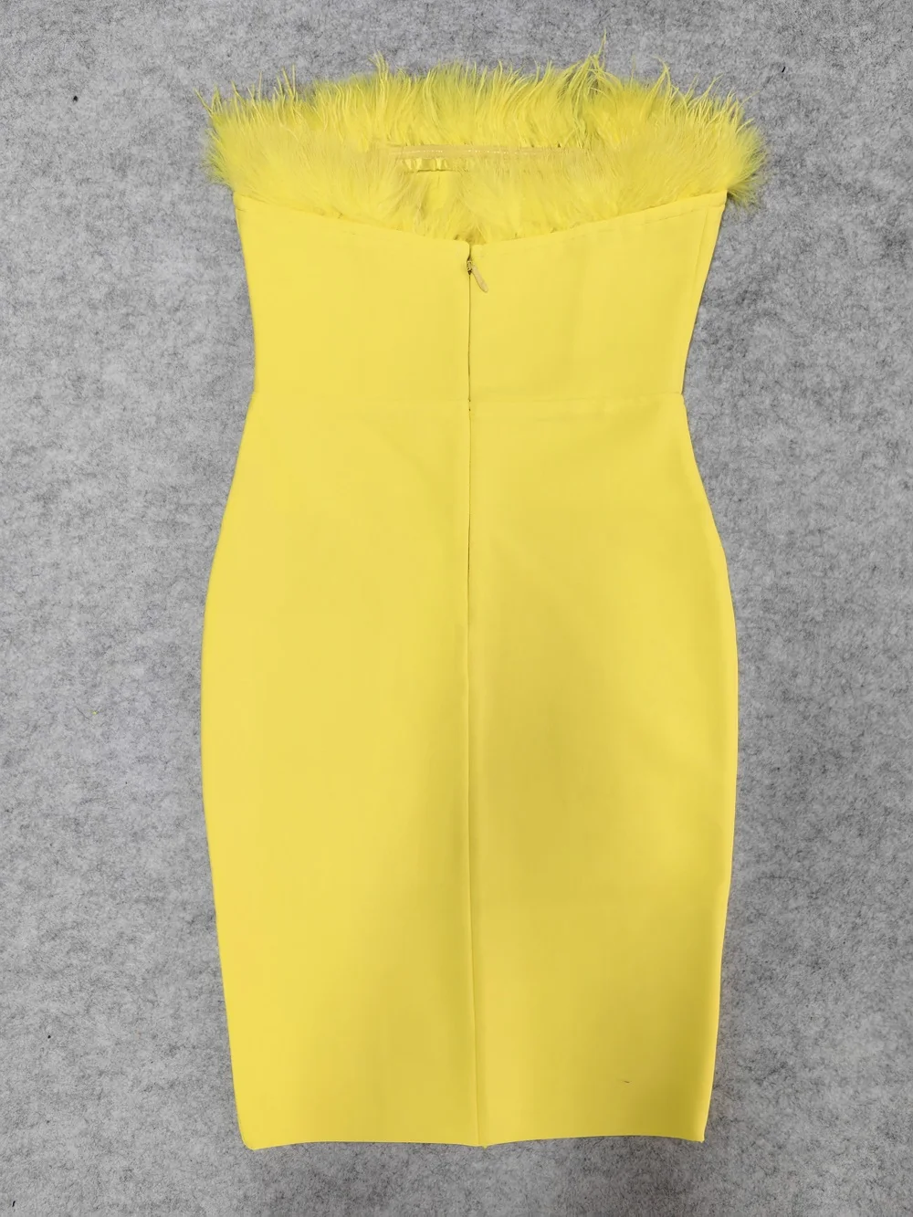 Sexy kwaliteit gele vrouwen veren bandagejurk zomer 2025, luxe vintage strapless backless bodycon avondjurken
