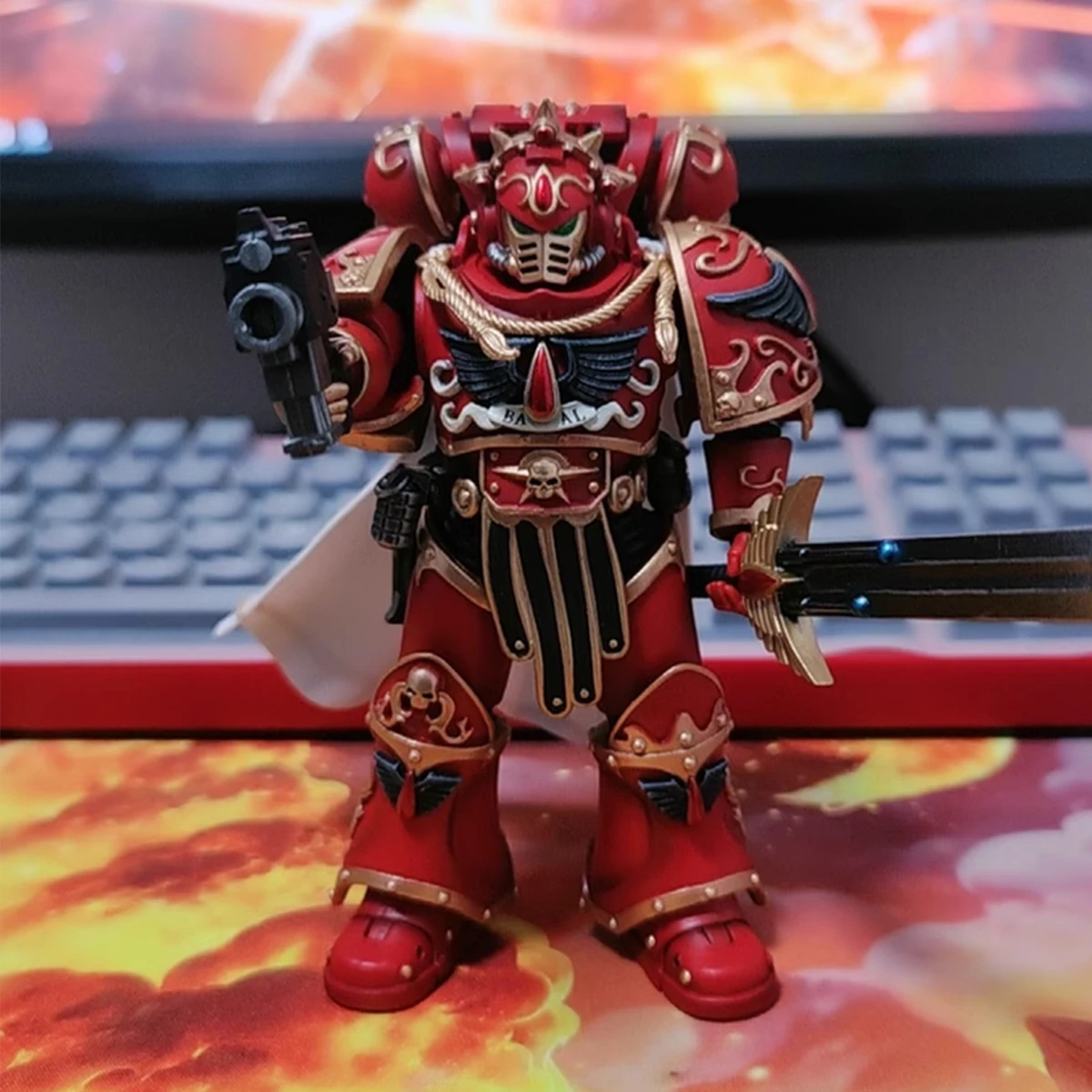 JOYTOY Warhammer The Horus Heresy Blood Angels Action Figure Legion Praetor With Paragon Blade Joint Movable Figure Model Toys