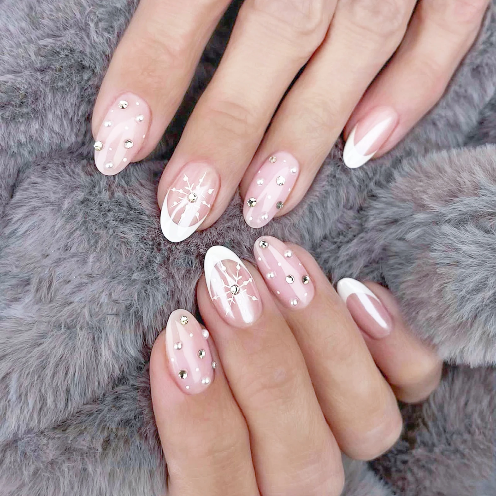 24pcs Merry Christmas Press On Nails Flash Diamond White French Tips Fake Nails With Snowflake Designs False Nail Glossy Almond