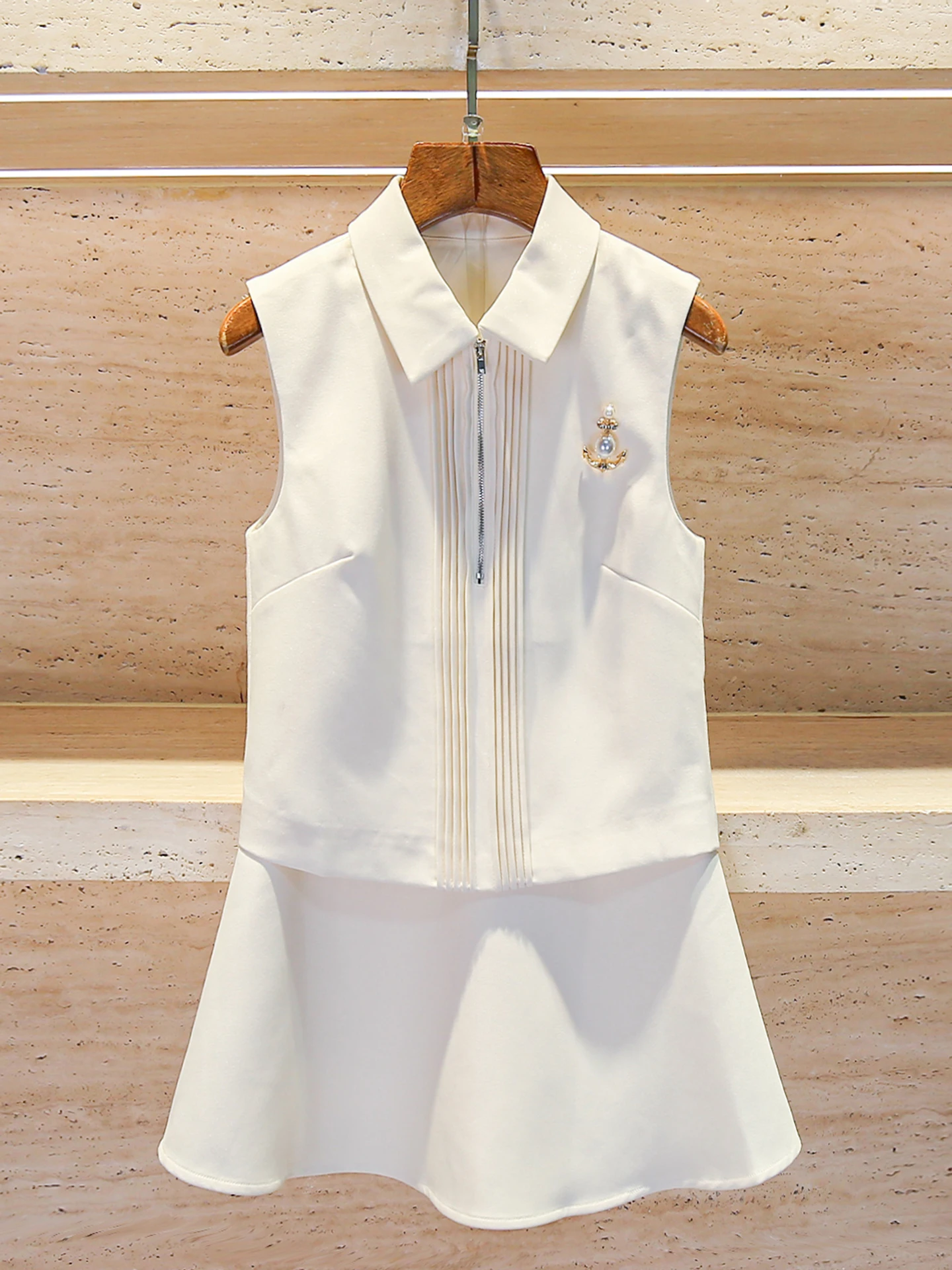 

High-End Summer Fashion Set with Embroidered Letter Neck Vest And Skirt for Women in Ages 25-35 Polyester Fiber