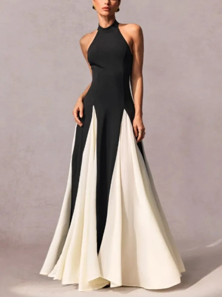 فستان ماكسي Onecozyday 2026 جديد أسود وأبيض بألوان متباينة ورقبة رسن للنساء بدون أكمام بقصة ضيقة على شكل حرف a مطوي للحفلات #1