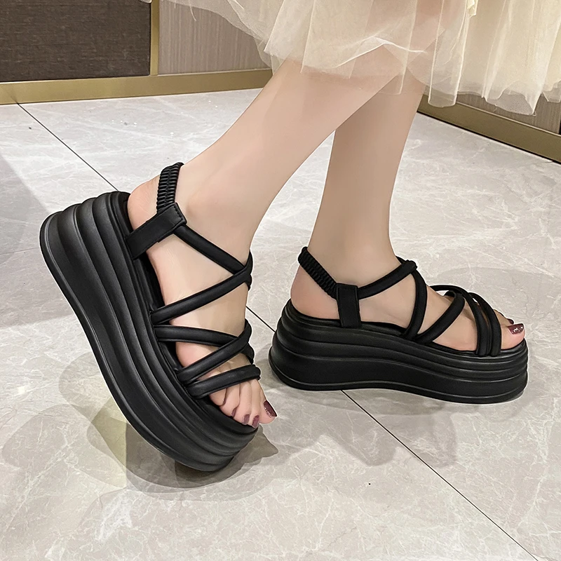 

Кожаные босоножки на каблуке, женские летние новые босоножки на платформе, маленький размер 34, увеличивающие рост 8 см, римские пляжные oes, удобные повседневные сан...