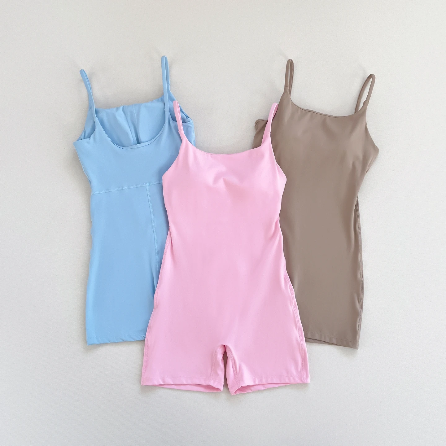 2026 New Women's Pilates Fitness Suit High Waist Yoga Ensemble with Chest Pad Running Sportswear Nylon Moisture Wicking