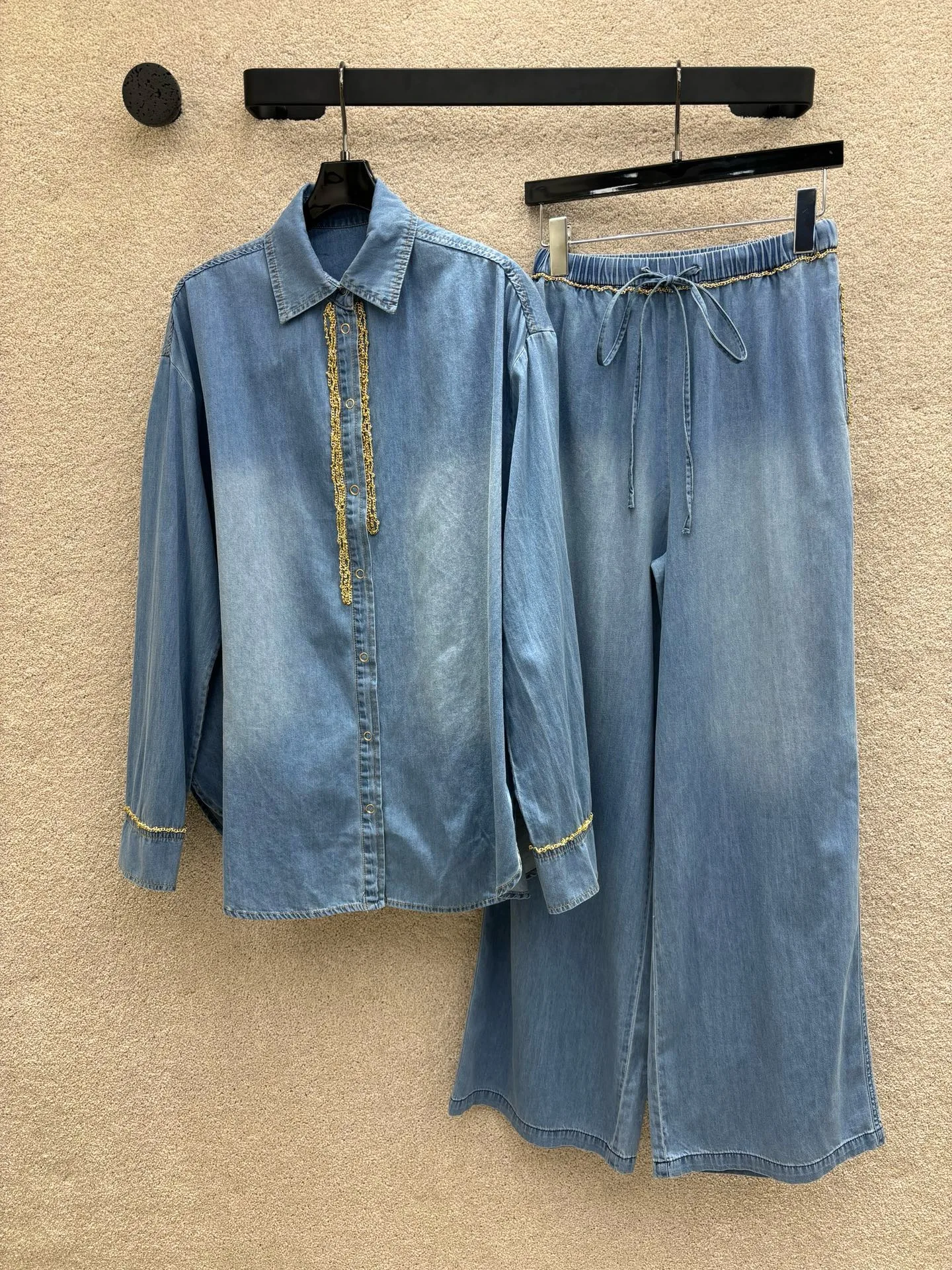 New for early fall, denim shirt with lapel chain decoration + straight-leg jeans with elastic waist chain decoration