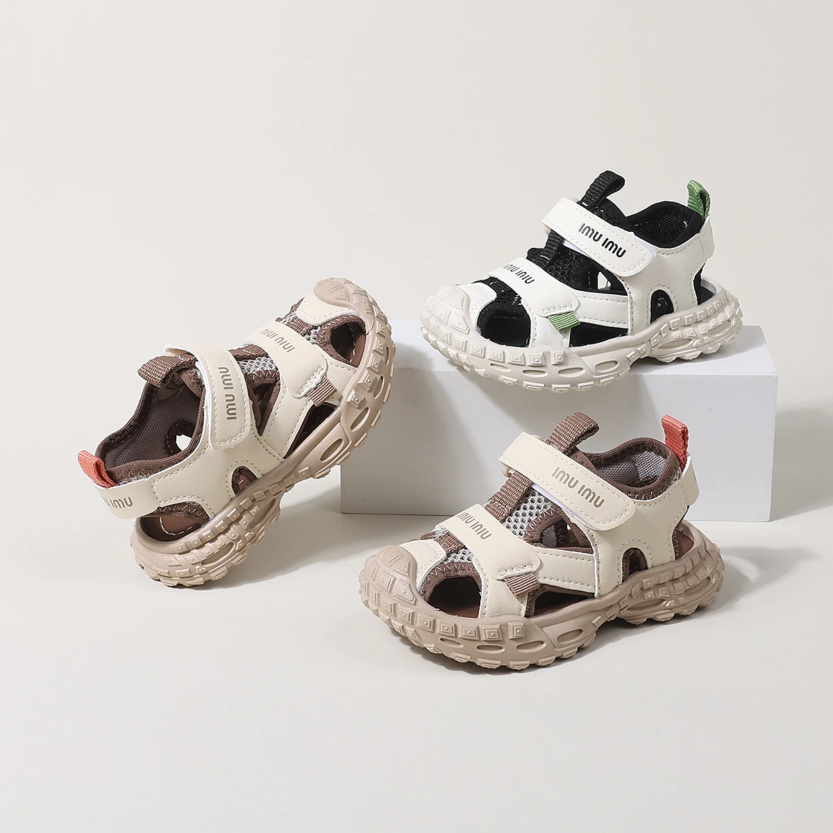 

1 pair of boys' sandals with toe caps summer soft soled children's beach shoes sports men's mesh breathable boys' shoes