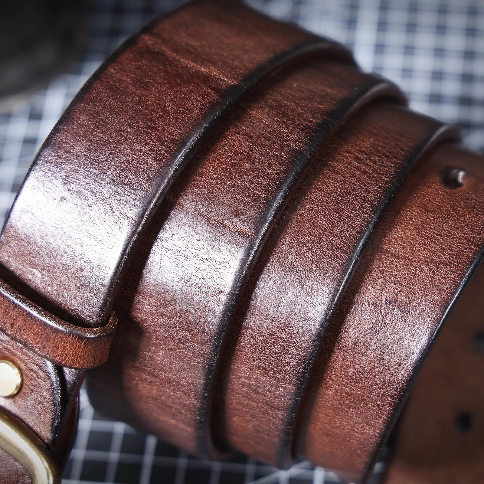 Vintage Echtleder-Herrengürtel mit Massiver Messingschnalle, Lässiger Dornschließen-Gürtel mit Geschenkbox, Verstärktes Italienisches Rindsleder – Detail 18