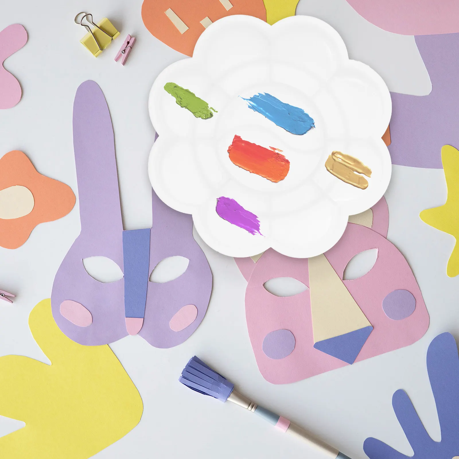 

100Pcs Flower Shaped Plastic Color Mixing Tray for Watercolor Acrylic Gouache Painting Artists Students DIY Art Supplies