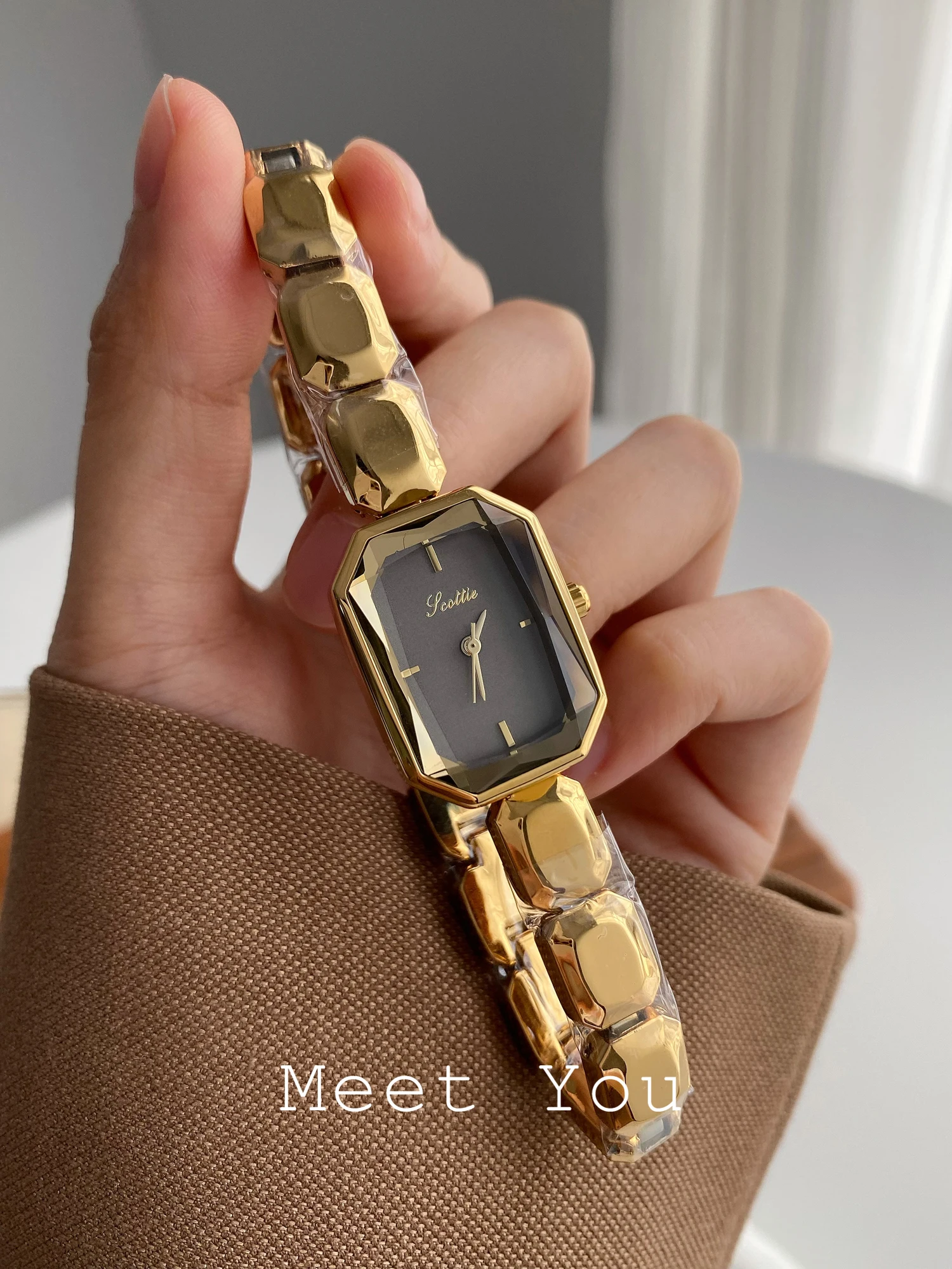 

Elegant Women'S Wristwatch, Luxurious Square Women'S Watch, Sophisticated And Versatile Bracelet Style, Watch Accessory.