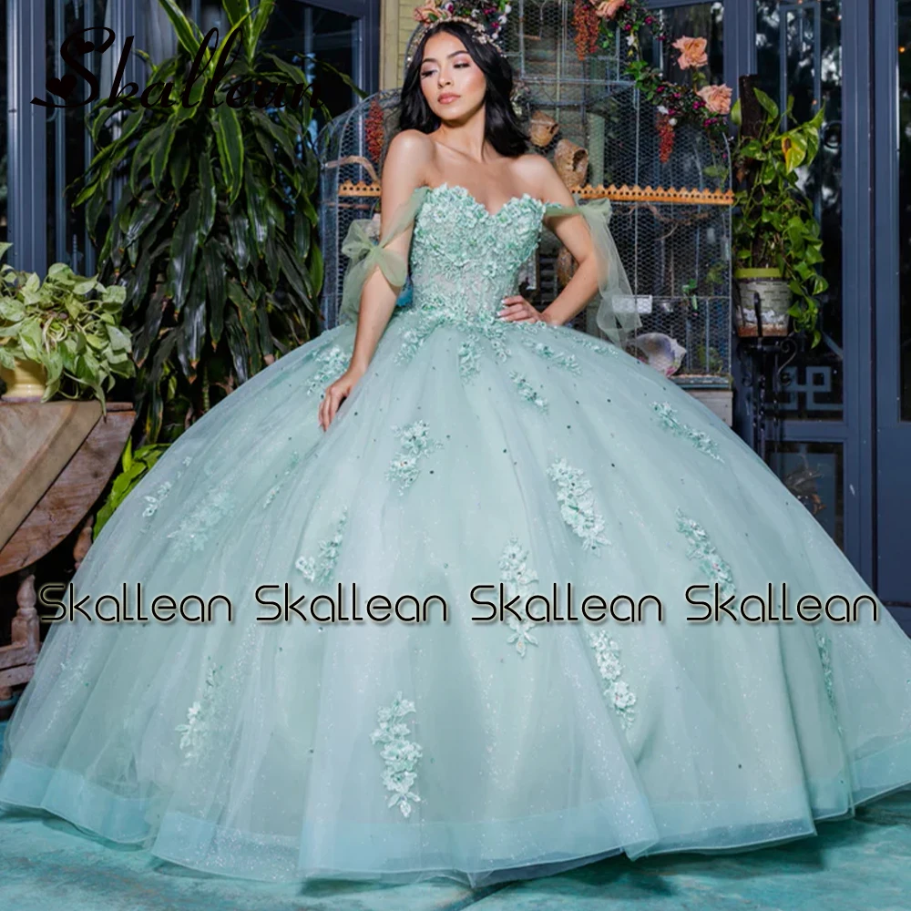 فساتين Quinceanera مكشوفة الظهر مع أشرطة وزهور ، Skallean ، مكشوفة الكتف ، مصممة