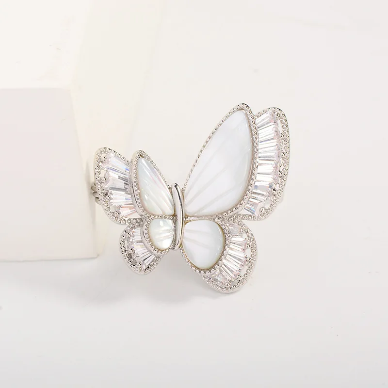 Chinese Style Auspicious Lucky Butterfly Brooch White Mother Of Pearl Inlaid Zircon Gold Tone Elegant Wealth Pin For Dress Scarf