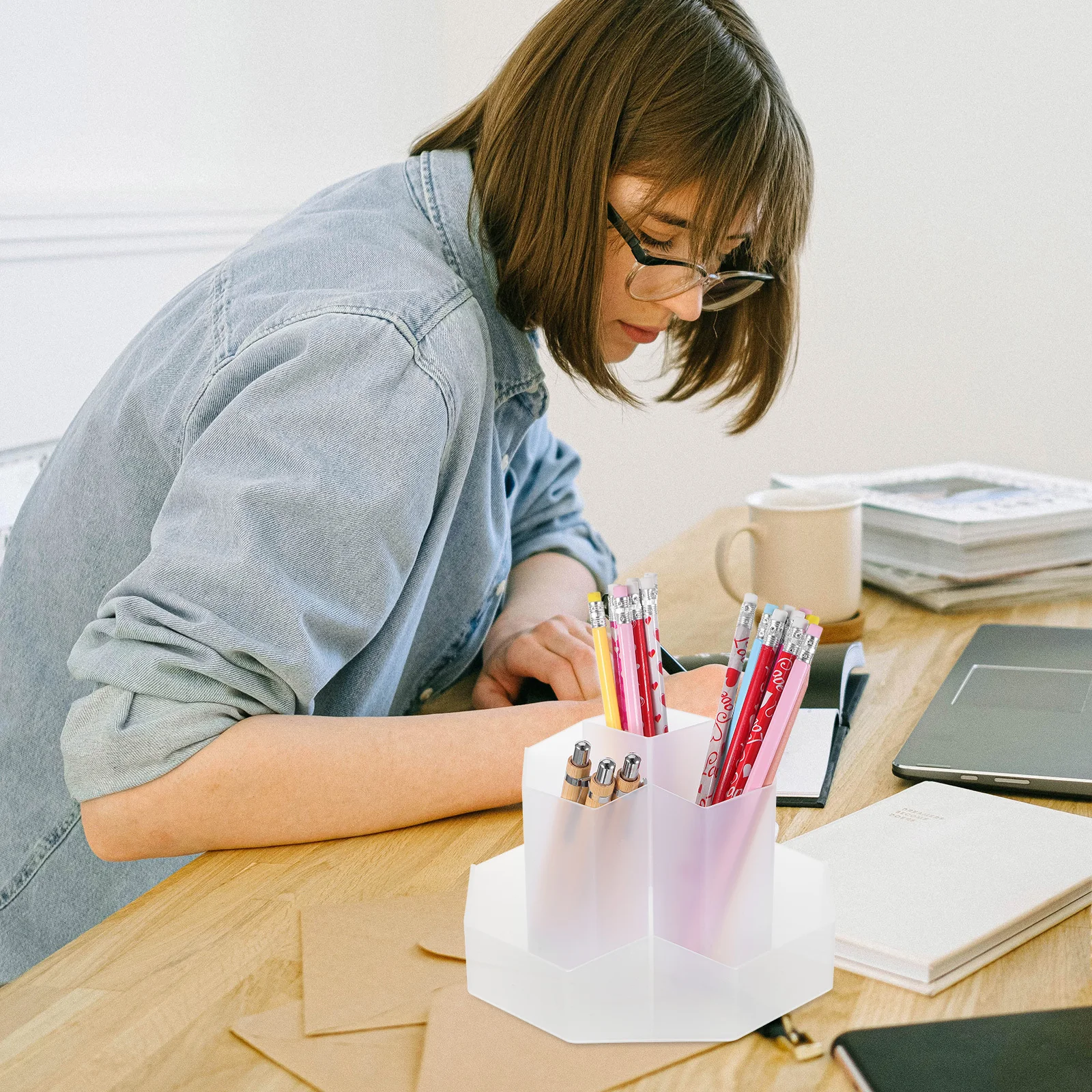 

9-Slot Rotating Desk Pen Holder Plastic Organizer Pen Stand Makeup Brush Holder Vanity Multi-Functional Pencil Stationery