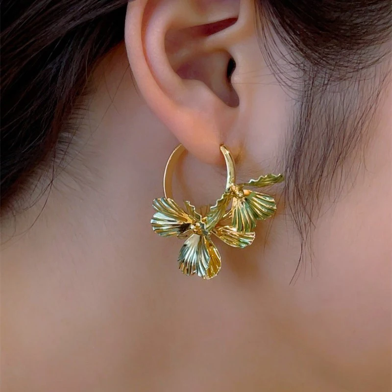 زهرة معدنية C آخر أقراط للنساء المينا محكم البتلة مجوهرات الأزياء أنماط جديدة أنيقة الصيف اكسسوارات هدايا C1940