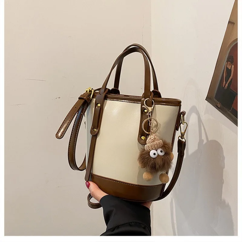 2024 New Fashion PU Bucket Shoulder Crossbody Bag Versatile, Simple, Luxury, Retro Women's Casual Handbag