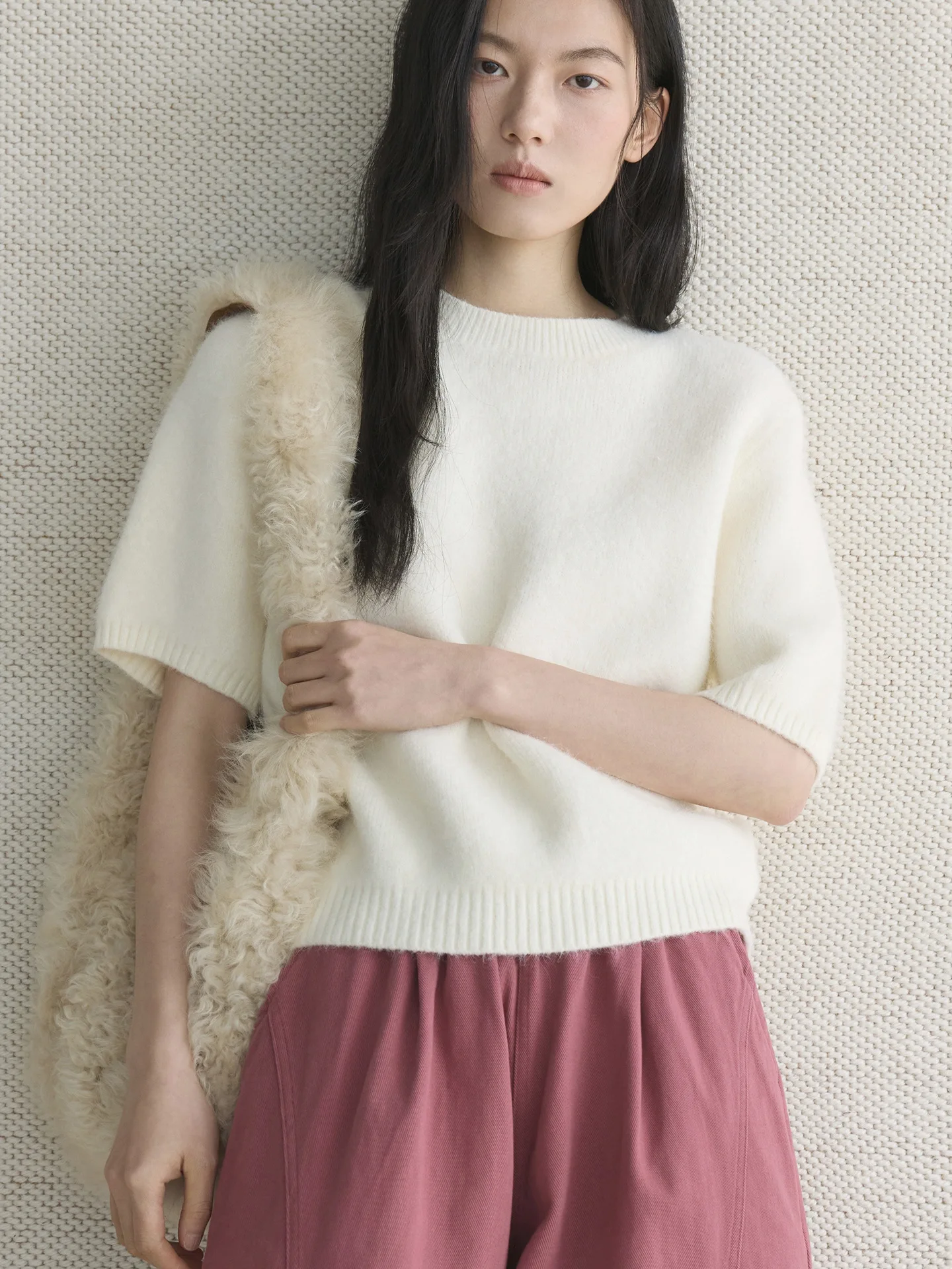 Early spring new Korean version simple solid color knitted short sleeved wool sweater round neck short top for women