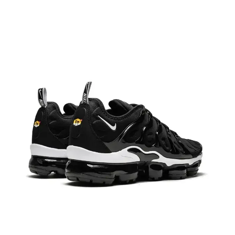 ナイキ エア ヴェイパーマックス プラス TN ノンスリップ耐摩耗性男性女性エアクッションランニングシューズ男性黒白スニーカーナイキ 924453 -001