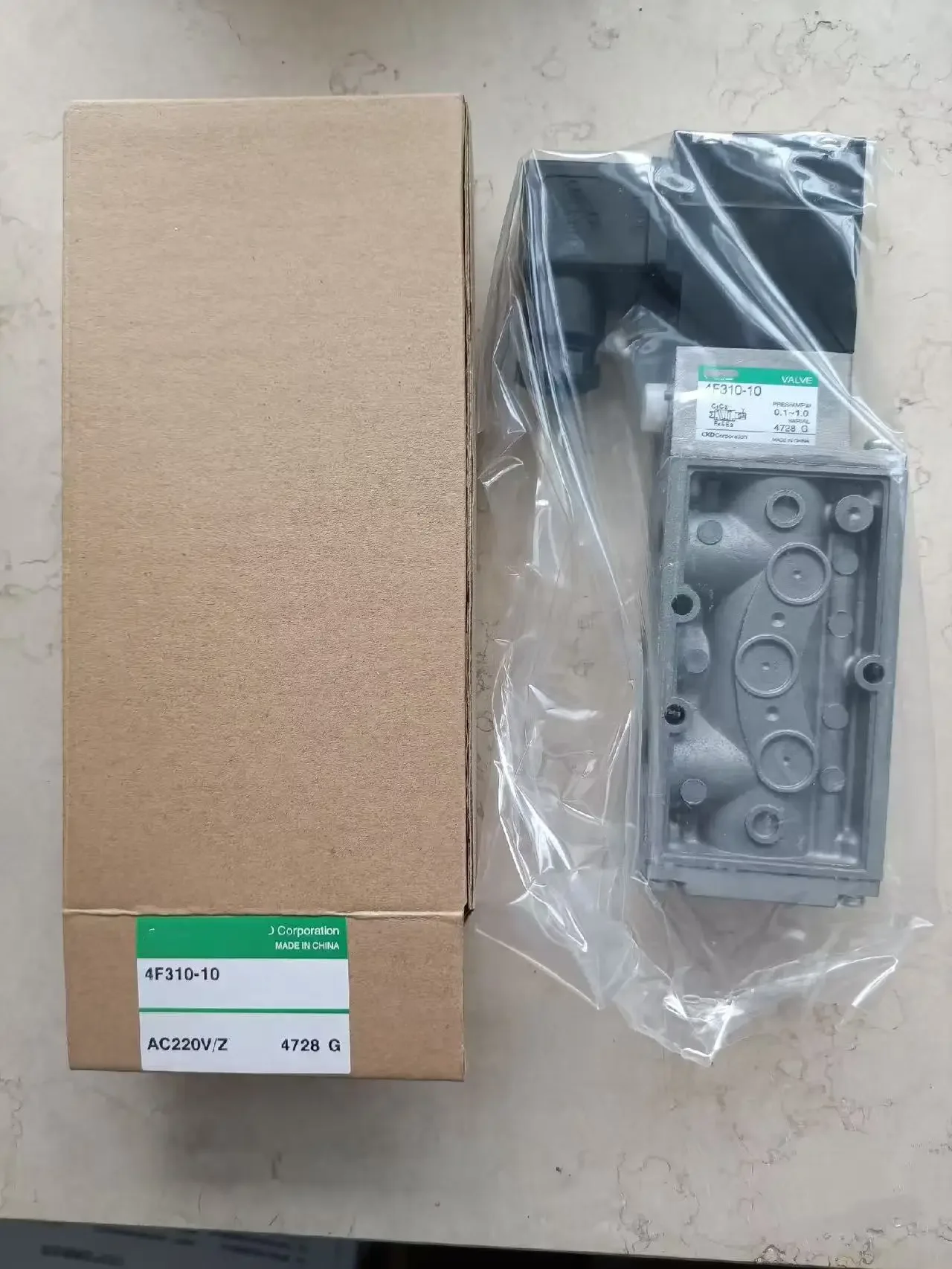 

Brand new and original 4F310-10-DC24V 4F310-08-B-DC24V 4F310-10-AC220V