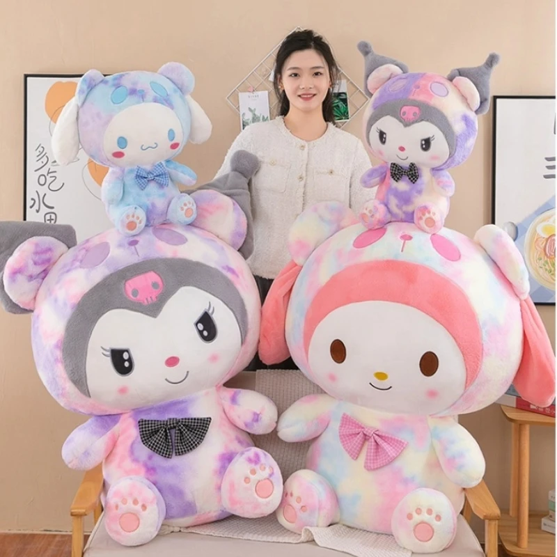 Pluszowa lalka Tie Dye 40 cm Kuromi Hello Kitty Cinnamon Roll, urocza, miękka i wygodna poduszka na sofę, ozdoba dla dzieci.