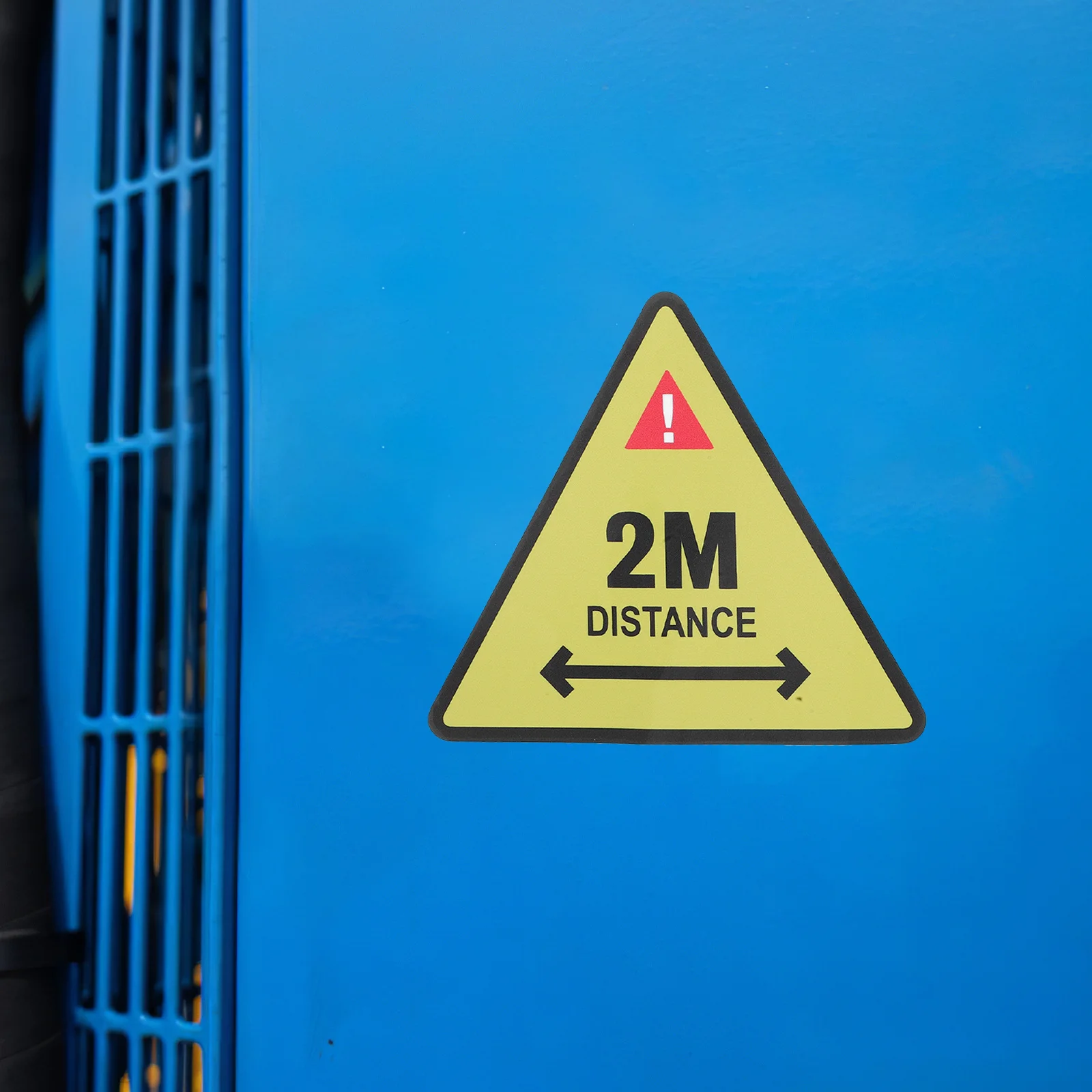 2 Meters Away Safety Distance Sticker Waterproof High Visibility Reusable Adhesive Warning Sign For Business Machinery