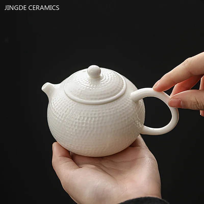 

Chinese Dehua White Porcelain Teapot Handmade Filter Beauty Kettle Home Tea Accessories Custom Tradition Ceramic Tea Infuser