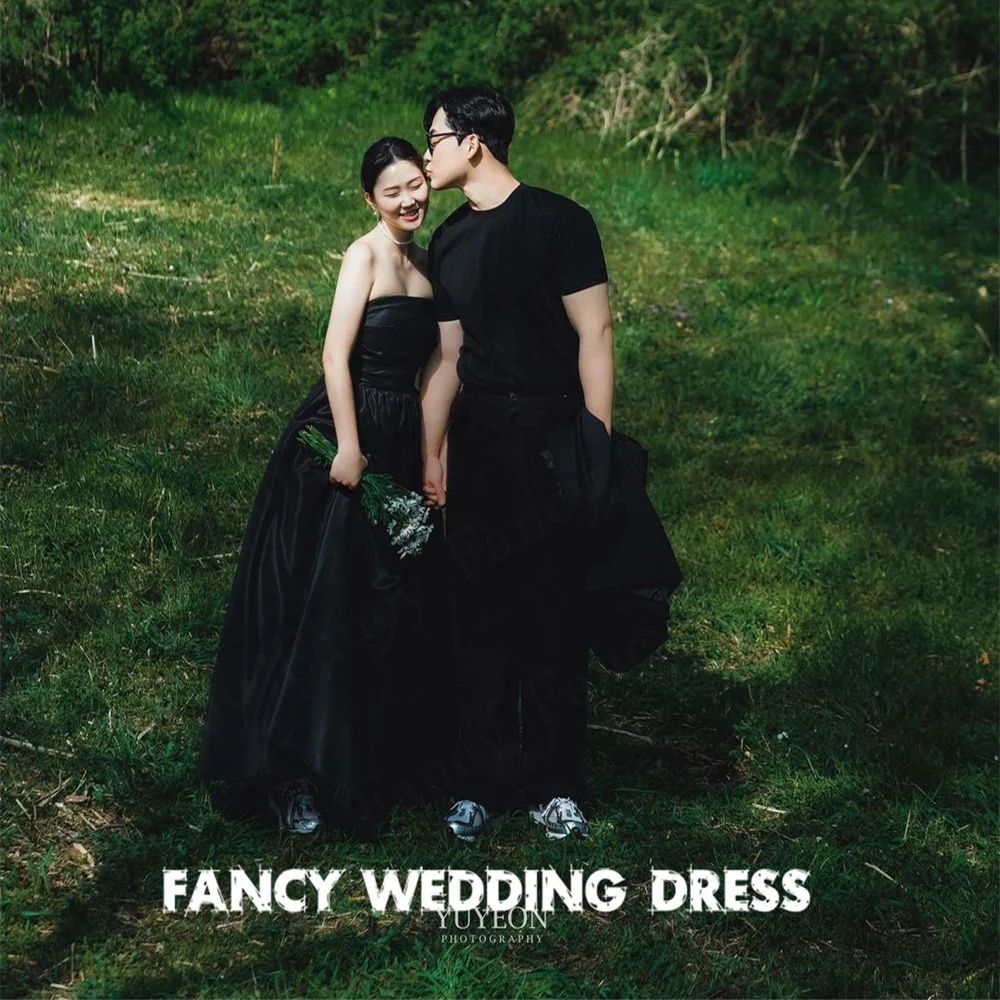 

Fancy Simple Black Strapless Wedding Dress Korea Photo Shoot Sleeveless A Line Bridal Gown Floor Length Taffeta Custom Made