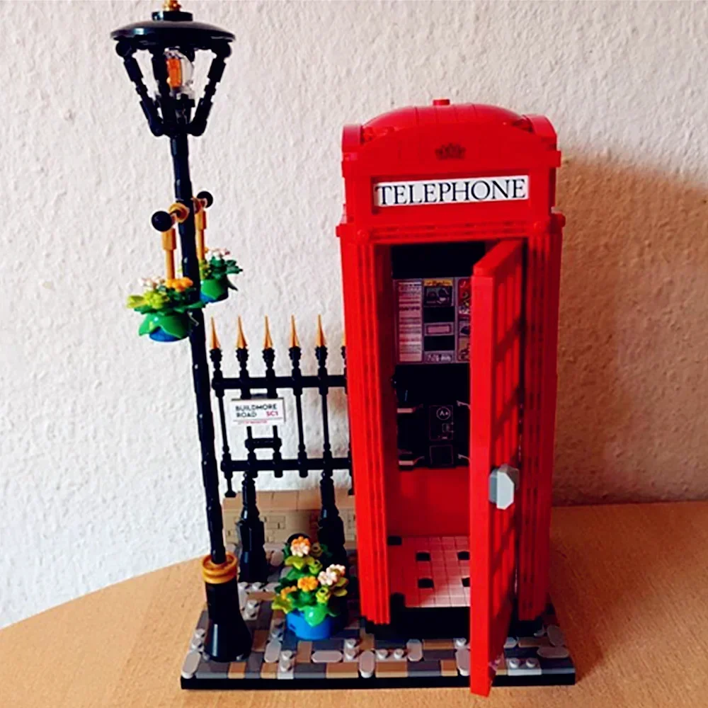 

Конструктор London Retro Box Bricks: Классический городской киоск, телефонная будка, уличный пейзаж. Модель для сборки, подарок для детей.