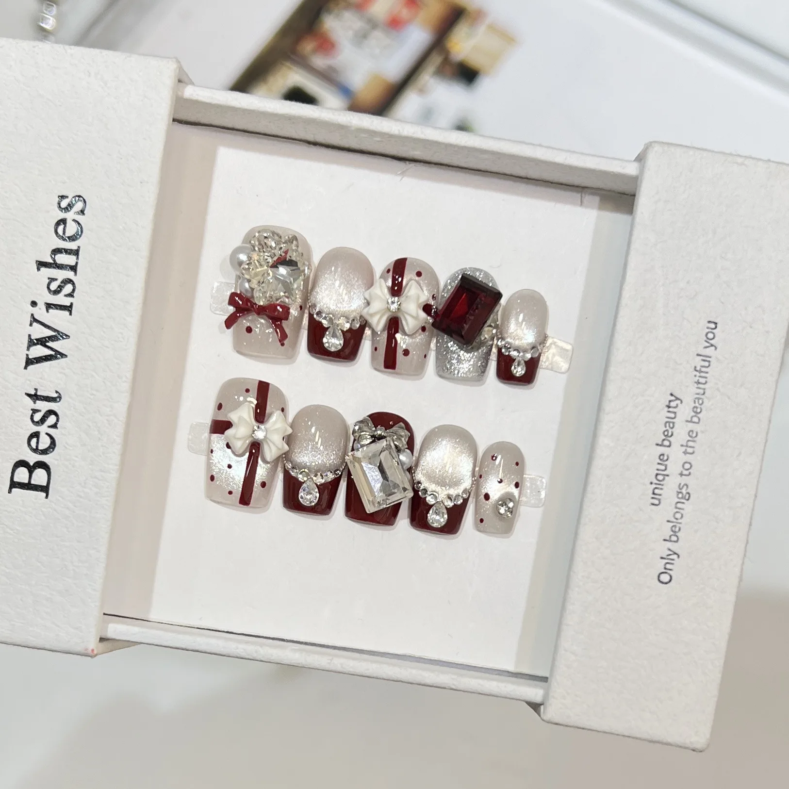 

10pcs Bowknots Wave Point Press On Nails Handade Christmas Theme Shiny Diamond False Nails Short Square Cat's Eye Fake Nail