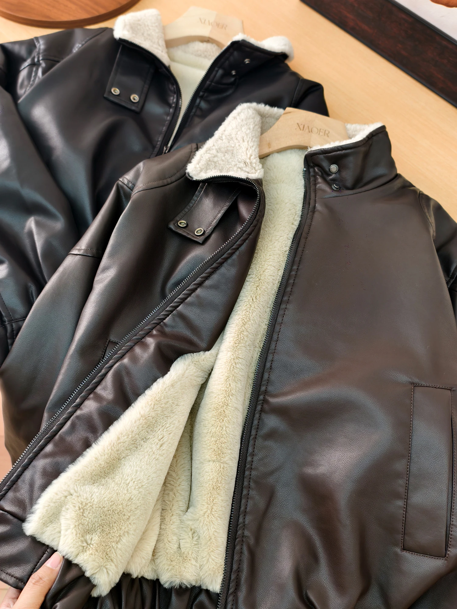 Abrigo de cuero encerado con forro polar, cremallera, cuello alto, botones ocultos, cortavientos, estilo retro, grueso, de manga larga para mujer