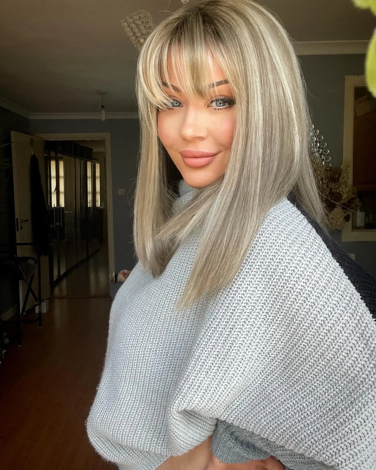parrucca-bob-corta-biondo-cenere-con-frangia-completa-liscia-sintetica-resistente-al-calore-morbida-effetto-naturale-per-donna-uso-quotidiano-cosplay-feste