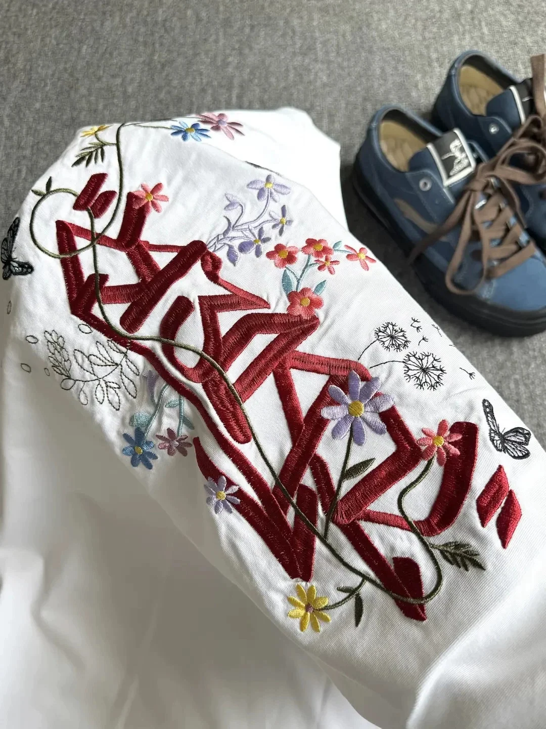 

Ele Embroidered Letter Floral Cotton T-irt round Ne ort Sve Loose Fit Summer Casual Top for Women And Couples
